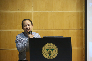 刘晓星教授主持报告 刘晓星教授主持报告